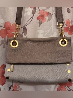 Hammitt VIP Montana | Salata
Toile/Brushed Gold |
Med